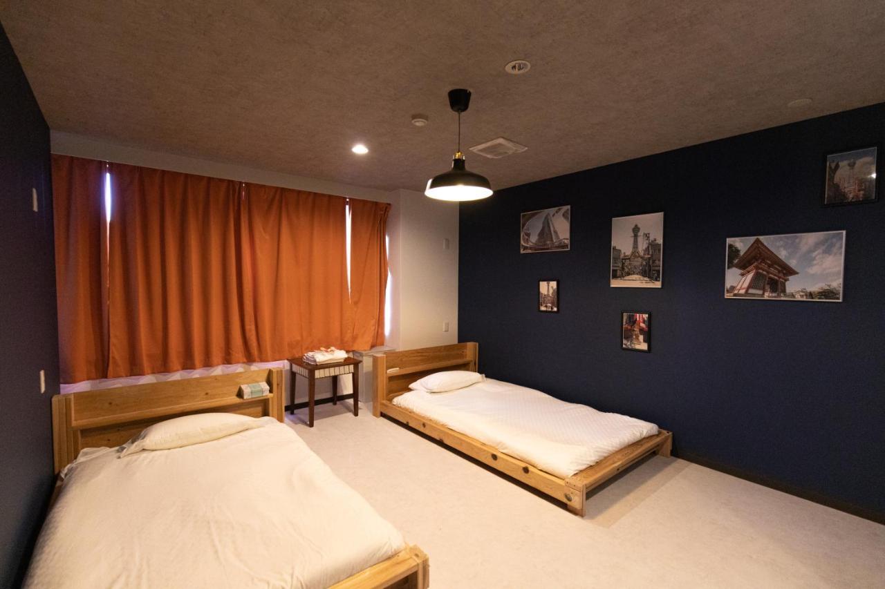 W Station Hostel Osaka Bagian luar foto